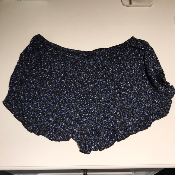 Brandy Melville blue floral diaper shorts - Picture 2 of 2